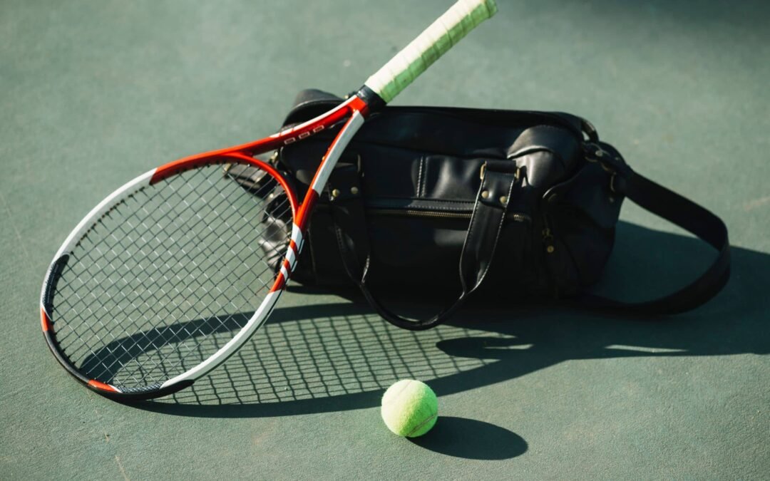 Au-delà de la raquette : le matériel de tennis essentiel que vous avez oublié